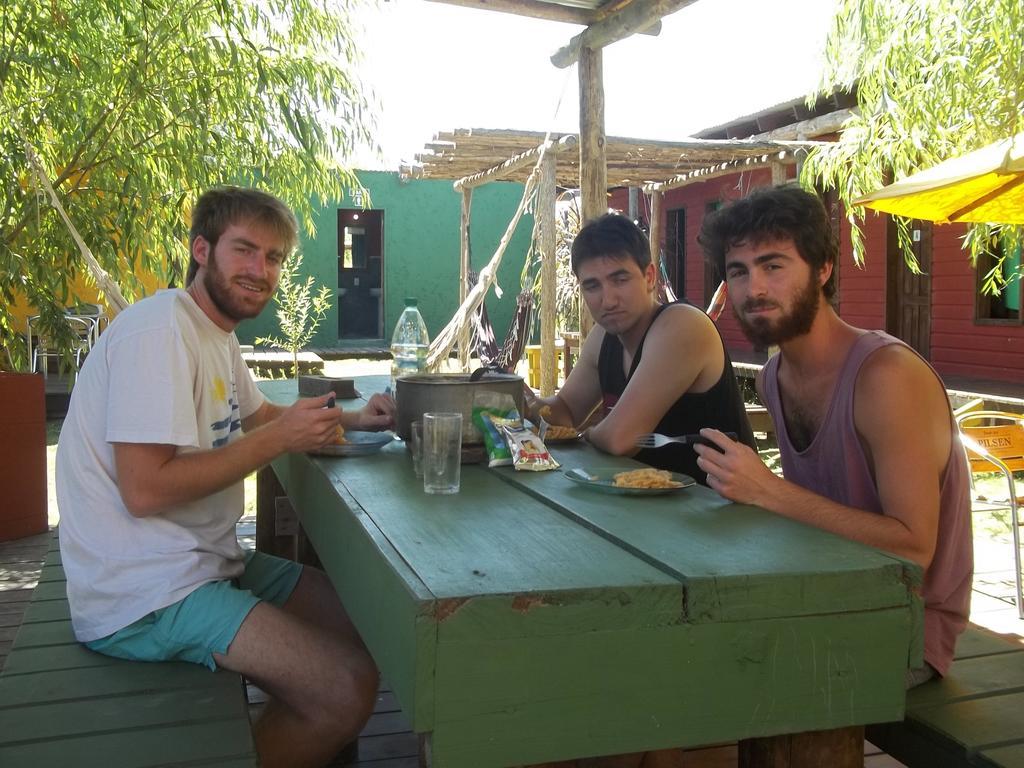 Hostel Covadonga 拉佩德雷拉 外观 照片